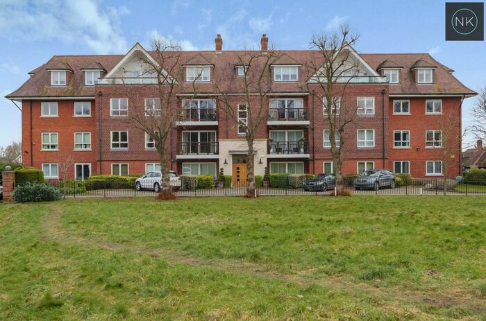 2 Bedroom Flat To Rent In Flat, Roebuck Heights, North End, Buckhurst Hill, Essex, IG9