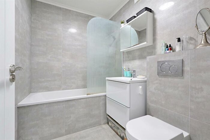 1 Bedroom Flat To Rent In Mayfield House, Northfield Road, N16