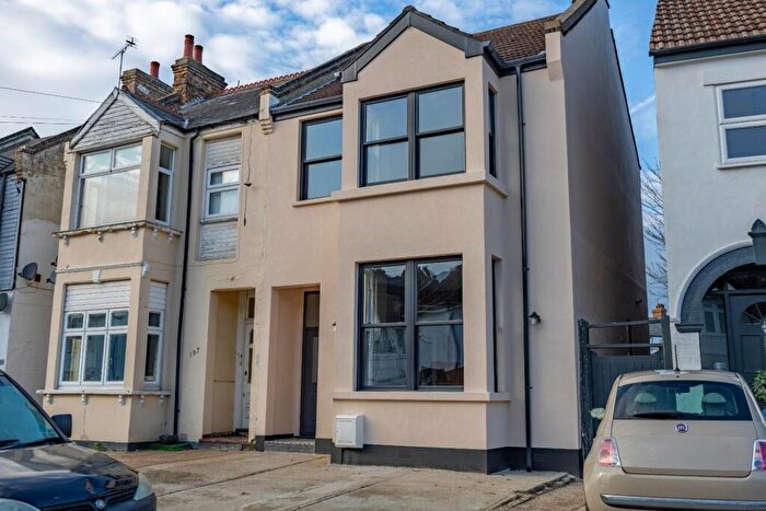 4 Bedroom Semi Detached House For Sale In Elm Road, Leigh-On-Sea, SS9