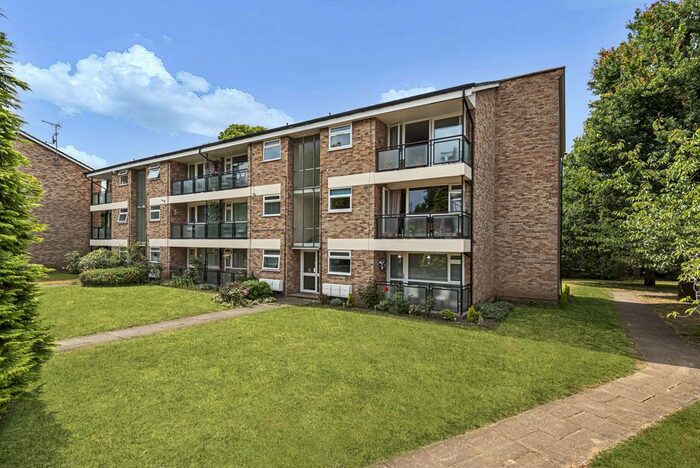 2 Bedroom Flat To Rent In St. Marys, Victoria Road, Weybridge, KT13