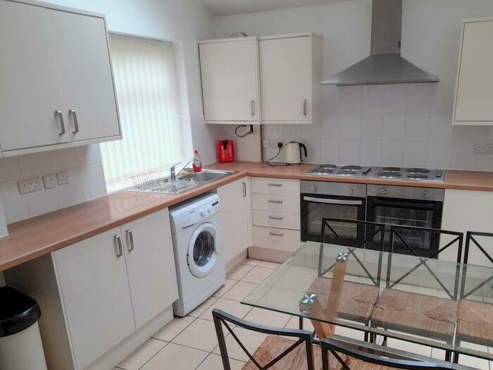 6 Bedroom House To Rent In Lesseps Road, Liverpool, L8