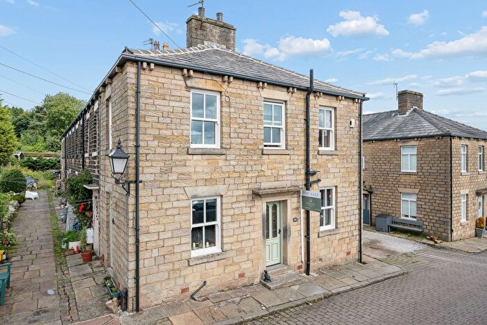 2 Bedroom Cottage For Sale In Bazley Street, Barrow Bridge, BL1