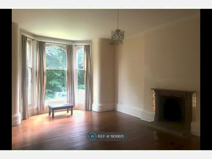 2 Bedroom Flat To Rent In Mount Royd, Bradford, BD8