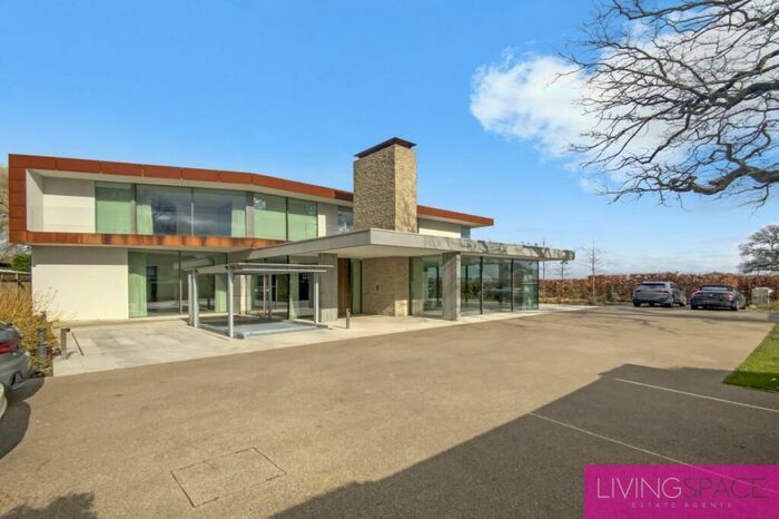 7 Bedroom Flat To Rent In Waggon Road, EN4