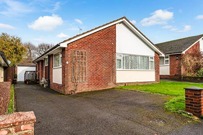 3 Bedroom Detached Bungalow For Sale In St James Close, Clanfield, PO8