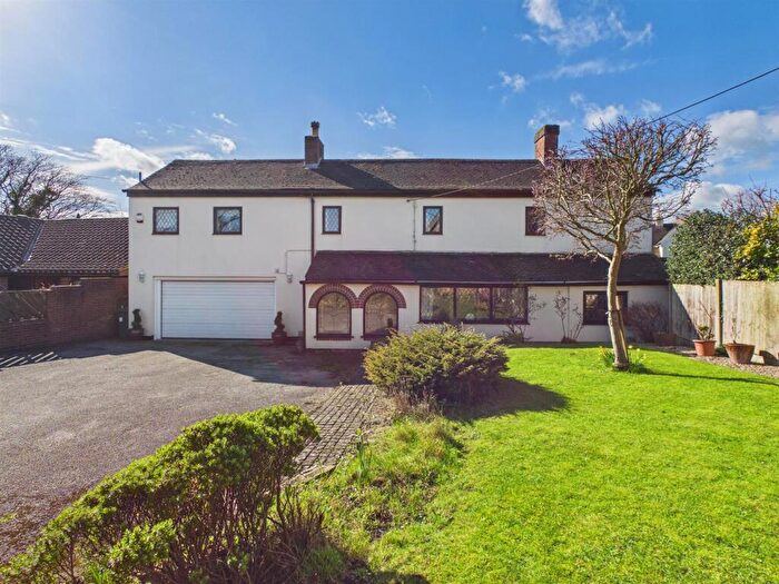 4 Bedroom Detached House For Sale In Ilkeston Road, Heanor, Derbyshire, DE75