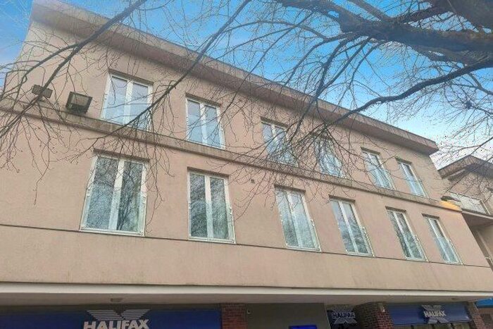 1 Bedroom Flat To Rent In Carfax, Horsham, RH12