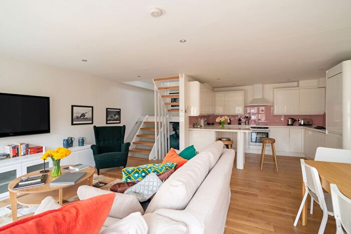 3 Bedroom Detached House To Rent In Dunworth Mews, Notting Hill, Kensington Amp; Chelsea, W11