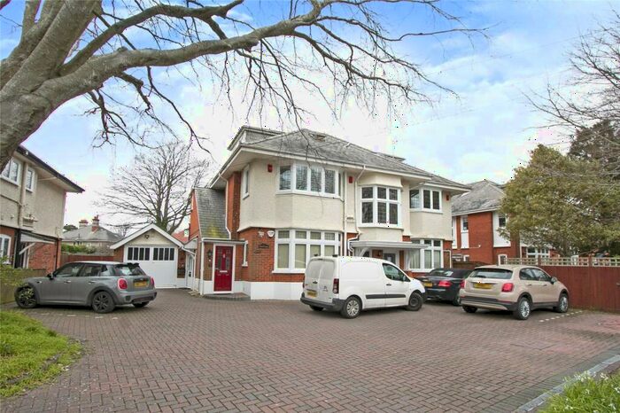 2 Bedroom Flat For Sale In Beechwood Avenue, Bournemouth, Dorset, BH5