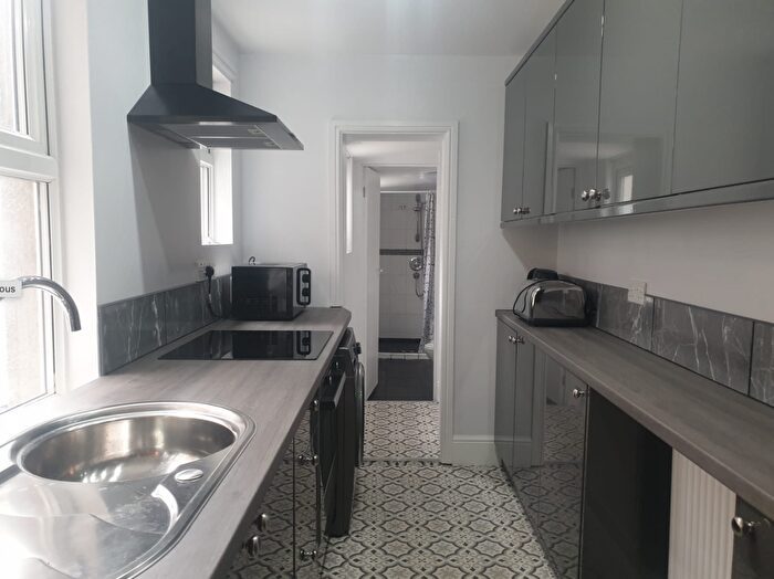 4 Bedroom Terraced House To Rent In Arboretum Avenue - Bed, LN2