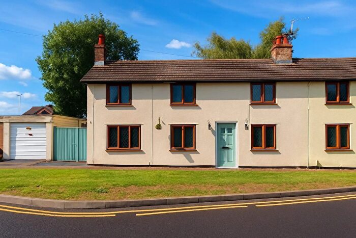 3 Bedroom Semi-Detached House For Sale In Bedford Road, Barton Le Clay, Bedfordshire, MK45