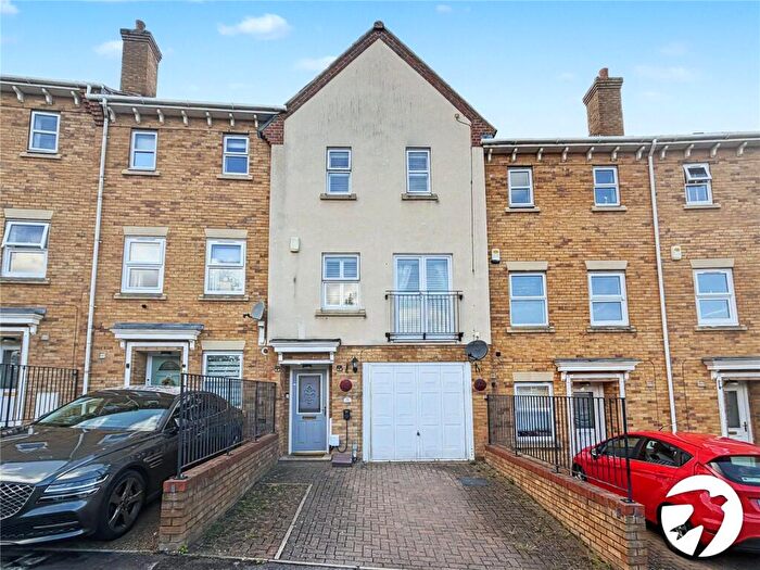 4 Bedroom Terraced House For Sale In Ruth Street, Chatham, Kent, ME4