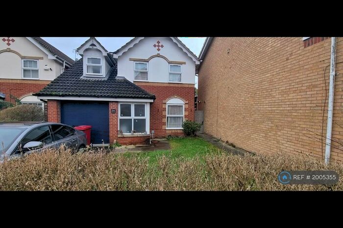 4 Bedroom Detached House To Rent In Hunters Way, Slough, SL1