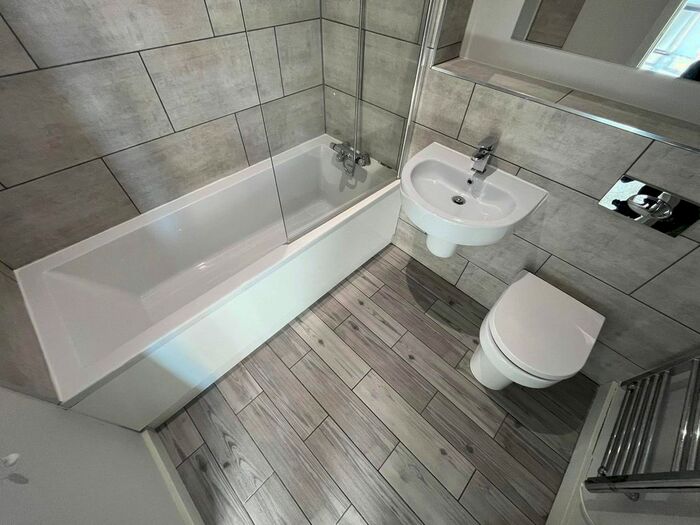 1 Bedroom Flat To Rent In Apartments North, Bond Street, Hull, East Riding Of Yorkshire, HU1
