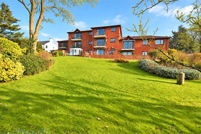 2 Bedroom Flat For Sale In Mount Avenue, Heswall, Wirral, CH60