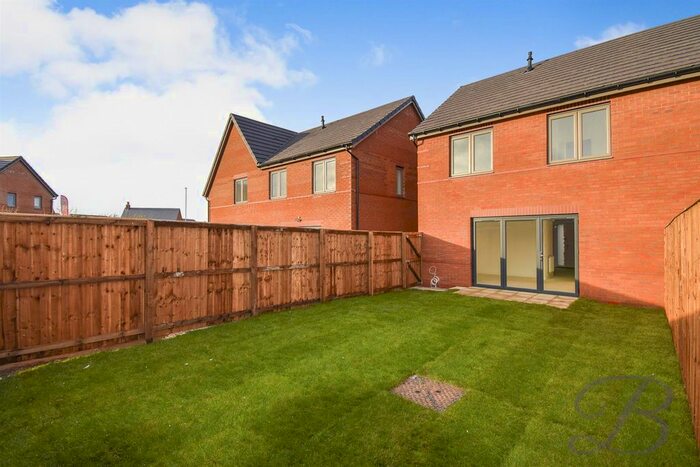 3 Bedroom Semi-Detached House To Rent In Endor Road, Berry Hill, Mansfield, NG18