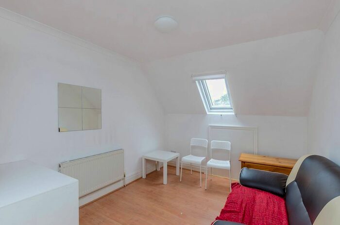 2 Bedroom Flat To Rent In Bridge Street, Pinner, HA5