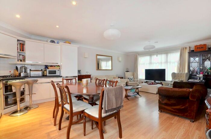 2 Bedroom Flat To Rent In Kingston Hill, Kingston, Kingston Upon Thames, KT2