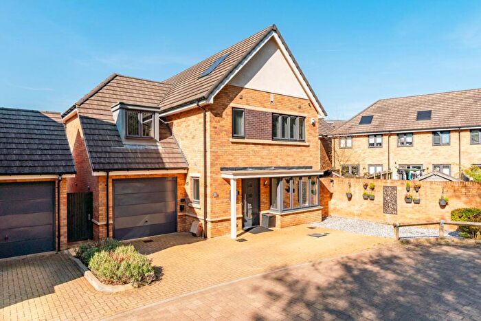 4 Bedroom Detached House For Sale In Victoria Close, Welwyn Garden City, Hertfordshire, AL7