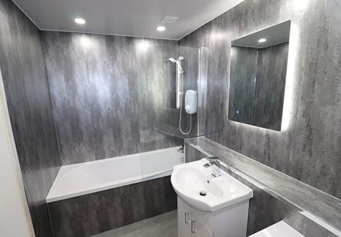 2 Bedroom Maisonette To Rent In Park View, Stoneyburn, EH47