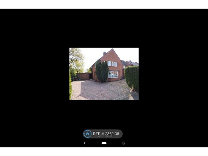 3 Bedroom Semi-Detached House To Rent In Evenlode Road, Solihull, B92