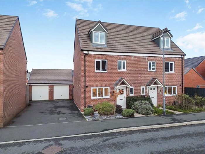 4 Bedroom Semi-Detached House For Sale In Woodpecker Way, Shepshed, Loughborough, LE12
