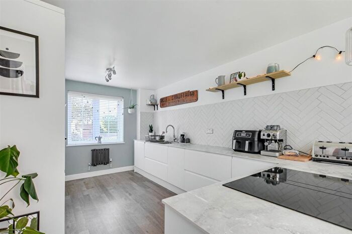 5 Bedroom Detached House For Sale In Chilwell Lane, Bramcote, Nottingham, NG9