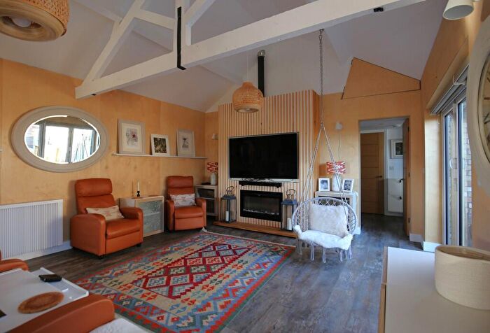 1 Bedroom Barn Conversion For Sale In Choakes Yard, Great Billington, LU7