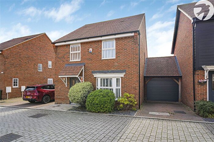 4 Bedroom Link Detached House For Sale In Elinor Vale, Castle Hill, Ebbsfleet Valley, Swanscombe, DA10