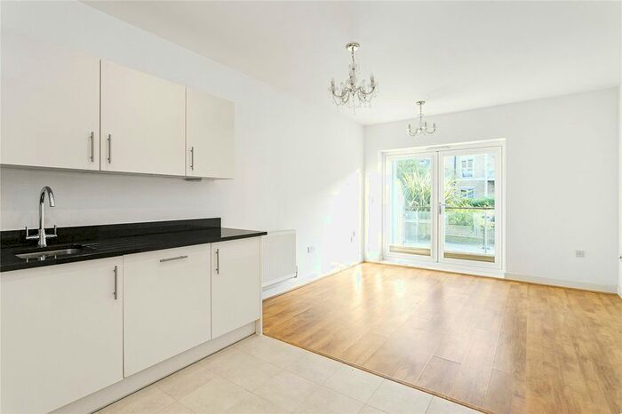 1 Bedroom Flat To Rent In Blagrove Road, Teddington, TW11