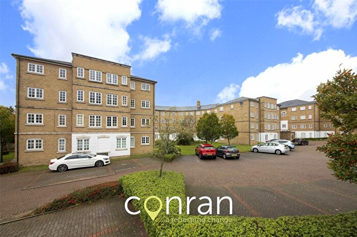 2 Bedroom Apartment To Rent In Gilbert Close, Woolwich, SE18