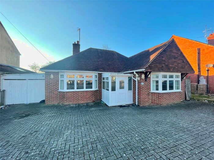 3 Bedroom Bungalow To Rent In Northumberland Avenue, Reading, Berkshire, RG2