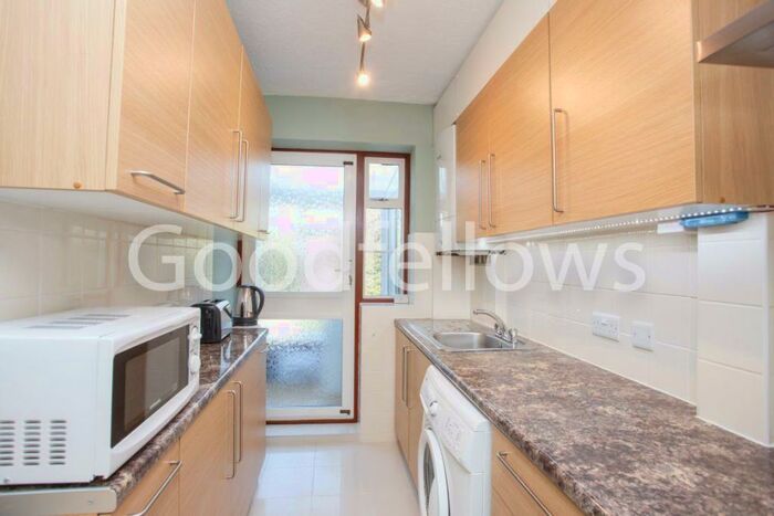 2 Bedroom House To Rent In Robertsbridge Road, SM5