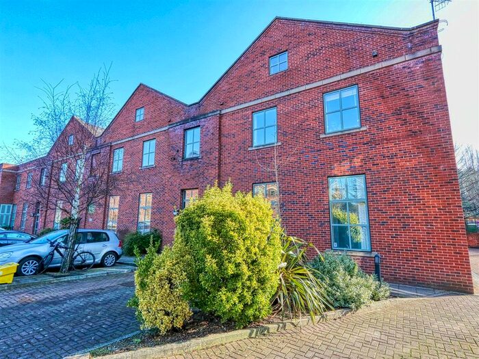 2 Bedroom Flat To Rent In The Foundry, Camlough Walk, Chesterfield, Derbyshire, S41