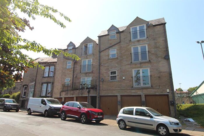 2 Bedroom Apartment To Rent In Clover Hill Road, Savile, Park, Halifax, HX1
