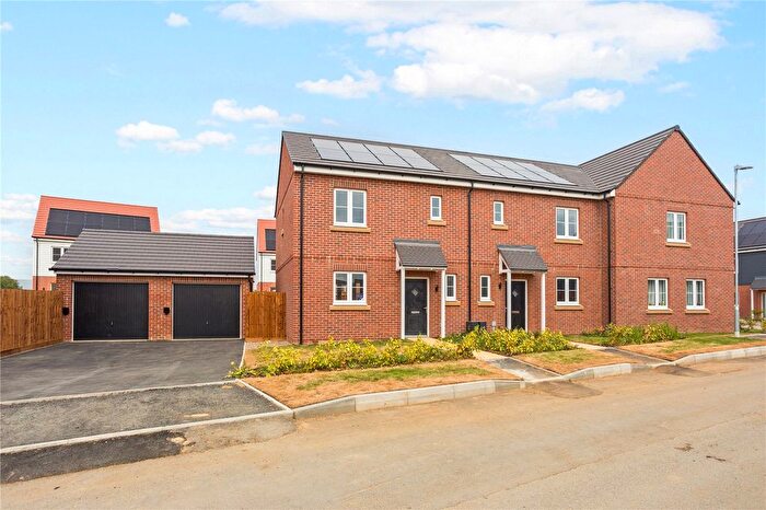 3 Bedroom Semi-Detached House For Sale In Westcote Way, Pershore, WR10