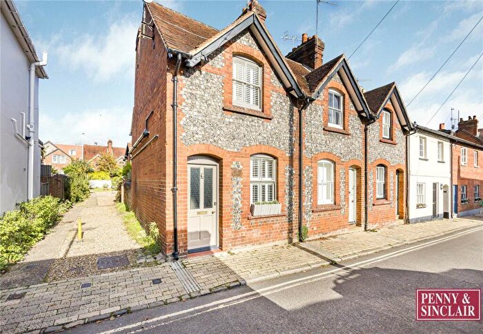 2 Bedroom End Of Terrace House To Rent In West Street, RG9