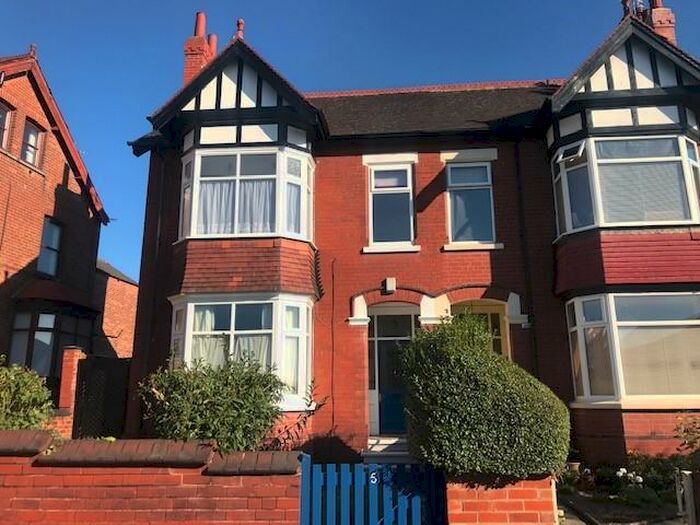 3 Bedroom Apartment To Rent In Balmoral Road, Town Moor, Doncaster, South Yorkshire, DN2