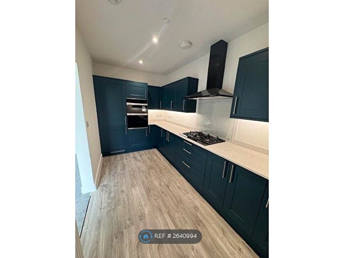 3 Bedroom Flat To Rent In Parkfield Road, Torquay, TQ1