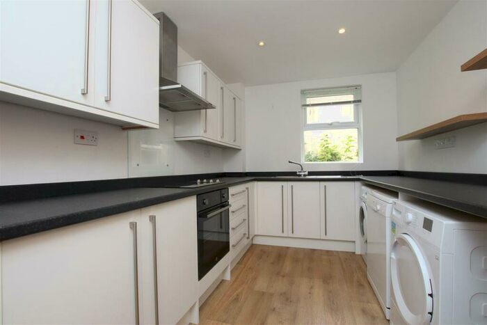 3 Bedroom Flat To Rent In Stoneleigh Court, Lansdown Road, Bath, BA1