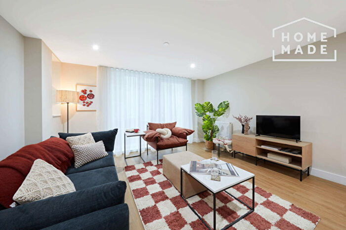 2 Bedroom Apartment To Rent In Stafford Yard, BS3