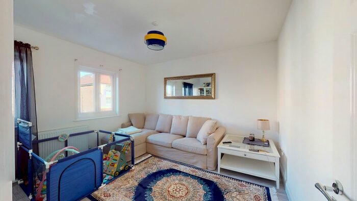 2 Bedroom Flat To Rent In Bathurst Walk, Iver, SL0