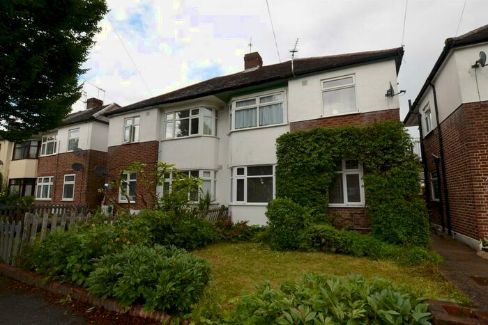 2 Bedroom Apartment To Rent In Cheltenham Gardens, Loughton, IG10