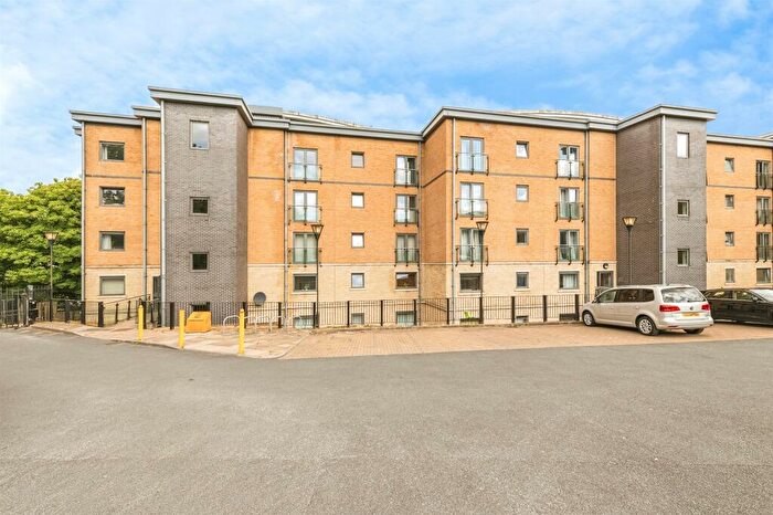 2 Bedroom Apartment For Sale In Birkhouse Lane, Paddock, Huddersfield, HD4