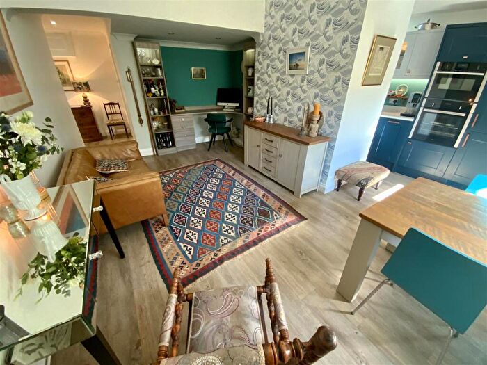 2 Bedroom Flat For Sale In Brunswick Terrace, Hove, BN3