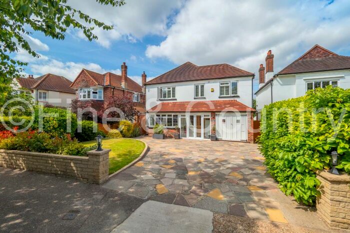 5 Bedroom House To Rent In Harefield Avenue, Cheam, Surrey, SM2