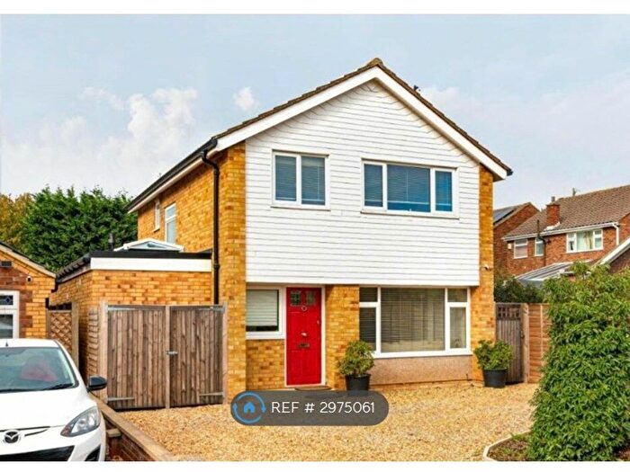 3 Bedroom Detached House To Rent In Pentland Rise, Bedford, MK41