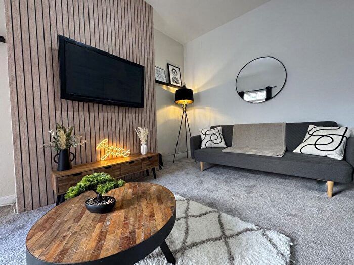 6 Bedroom House To Rent In Pershore Road (A), Selly Park, Birmingham, West Midlands, B29