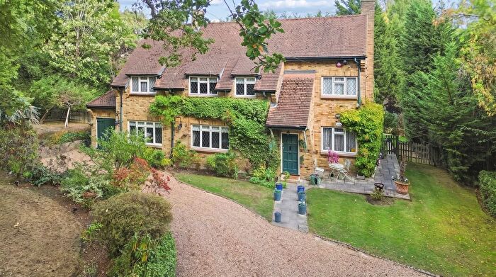 4 Bedroom Detached House For Sale In Potter Street Hill, Pinner, HA5
