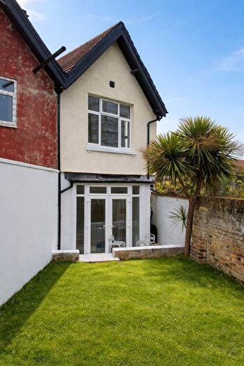 3 Bedroom End Terrace House For Sale In Burrage Road, Woolwich, SE18